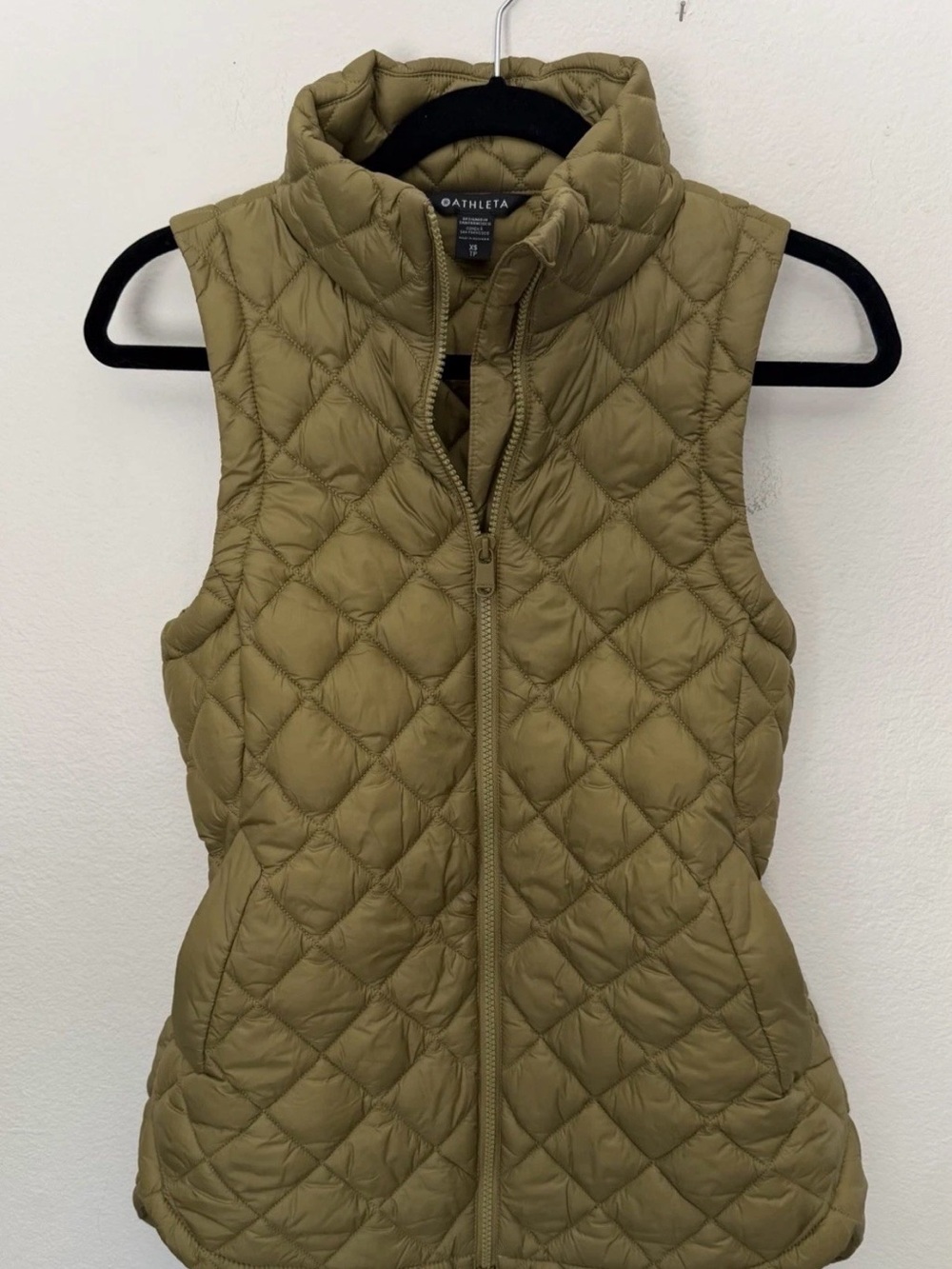 Athleta Whisper Sleeveless Puffer Vest Olive Green Quilted Womens Size XS
